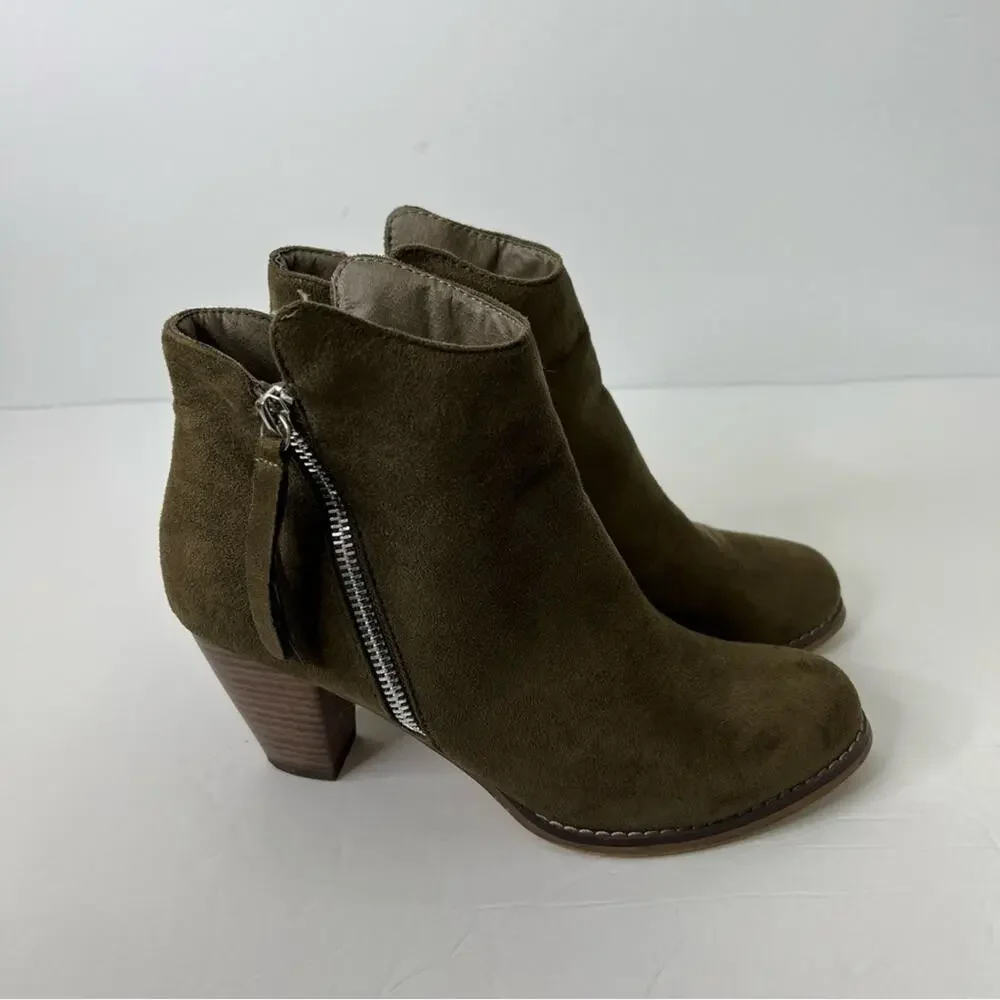 Leila Stone Karol forest green booties chunky heels Sz 7.5
